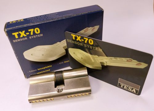 ZÁRBETÉT TX-70   30X30  NK