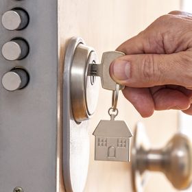 Ön is azt gondolja, egy jó zárbetéttel megvédte az ajtaját, lakását?